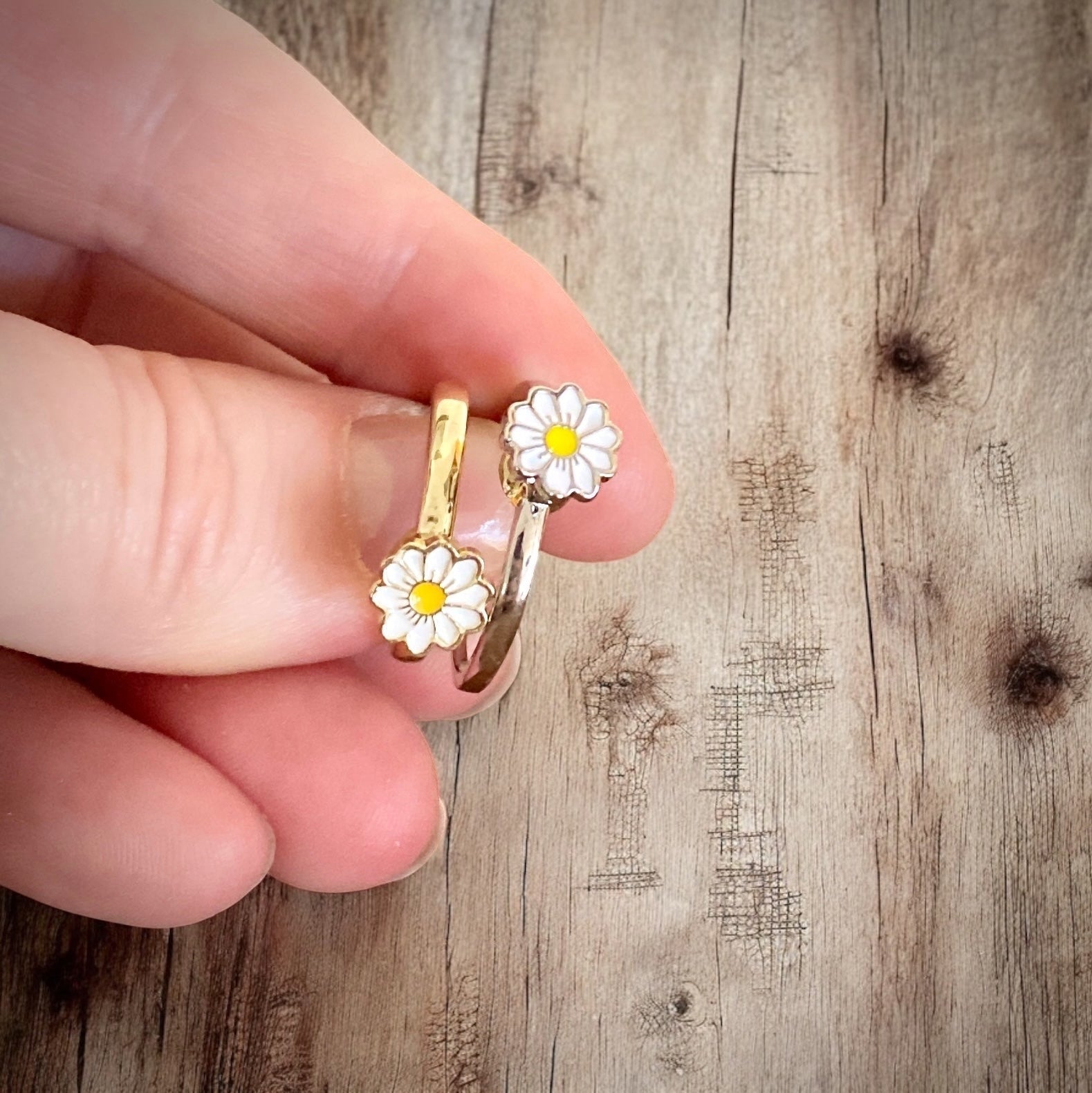 Daisy Fidget Ring – Adjustable Spinner Ring for Anxiety Relief - Modern Hustle Marketplace