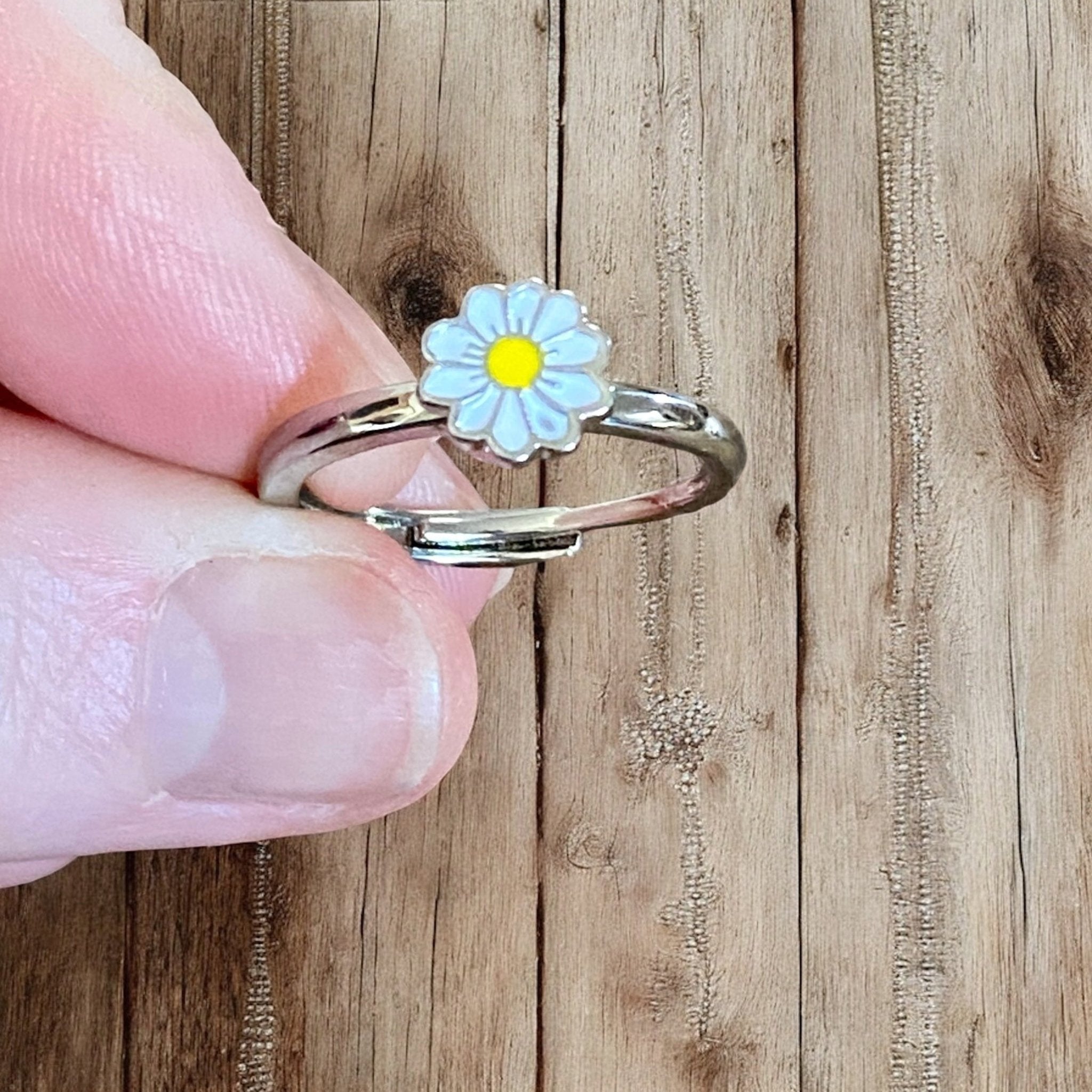 Daisy Fidget Ring – Adjustable Spinner Ring for Anxiety Relief - Modern Hustle Marketplace