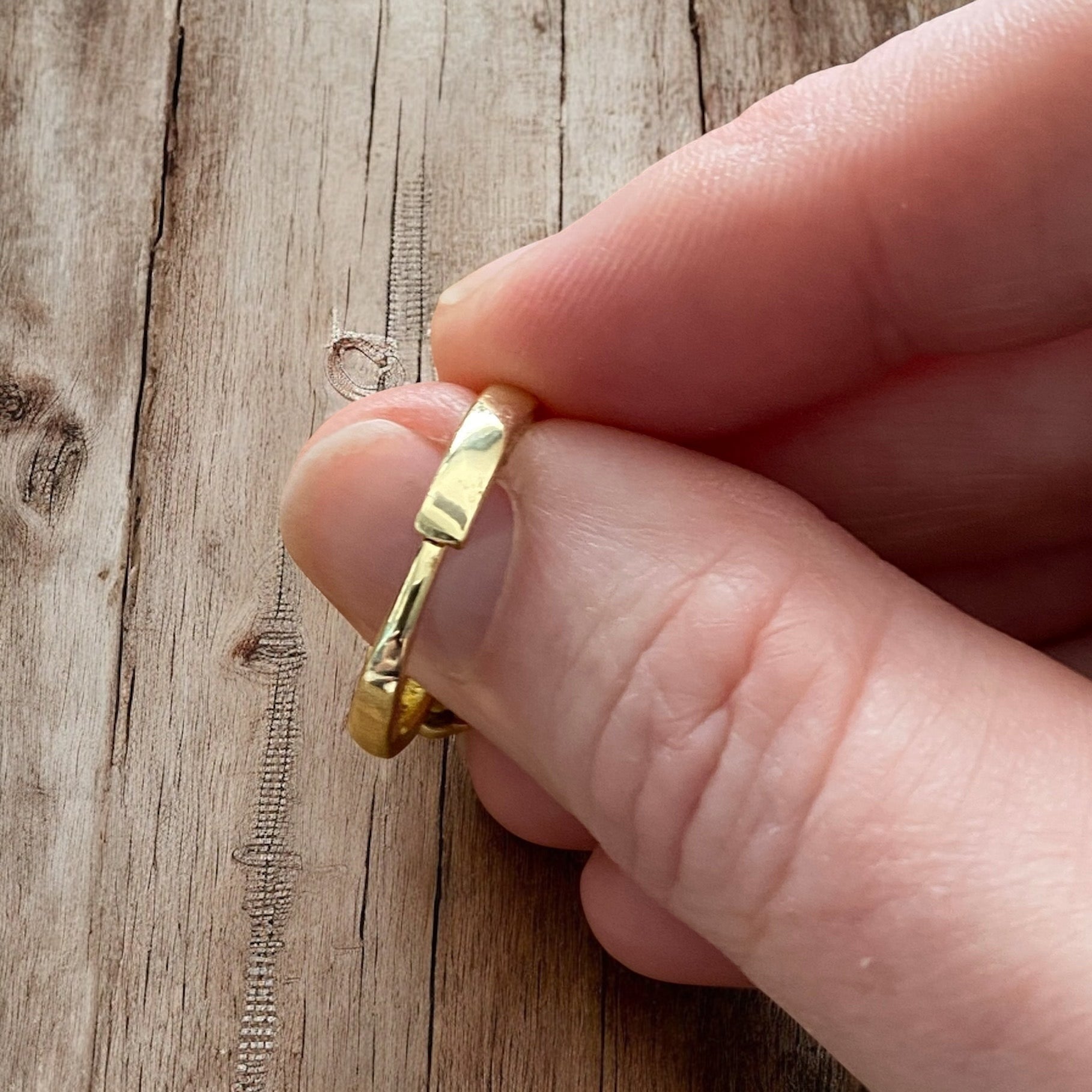 Daisy Fidget Ring – Adjustable Spinner Ring for Anxiety Relief - Modern Hustle Marketplace