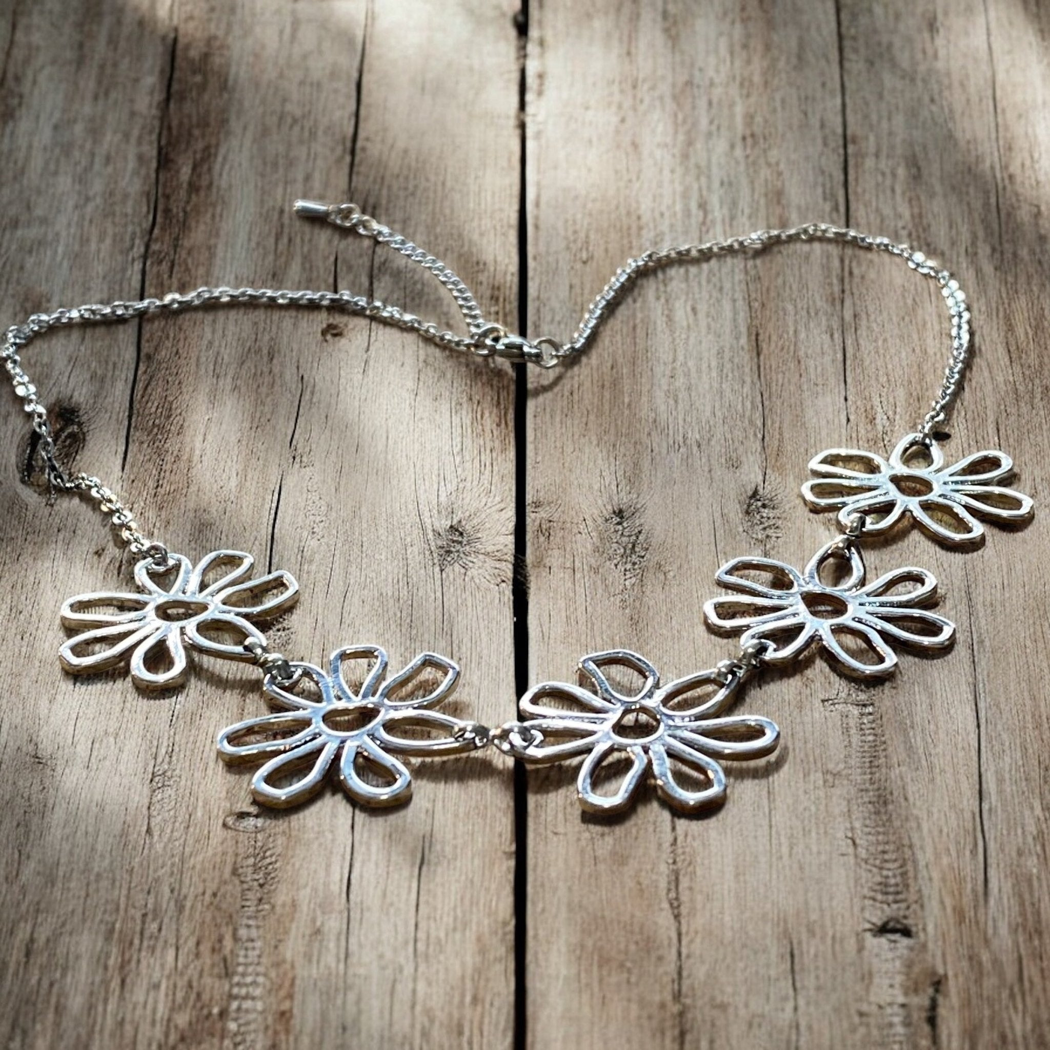 Daisy Flower Bib Necklace - Modern Hustle Marketplace