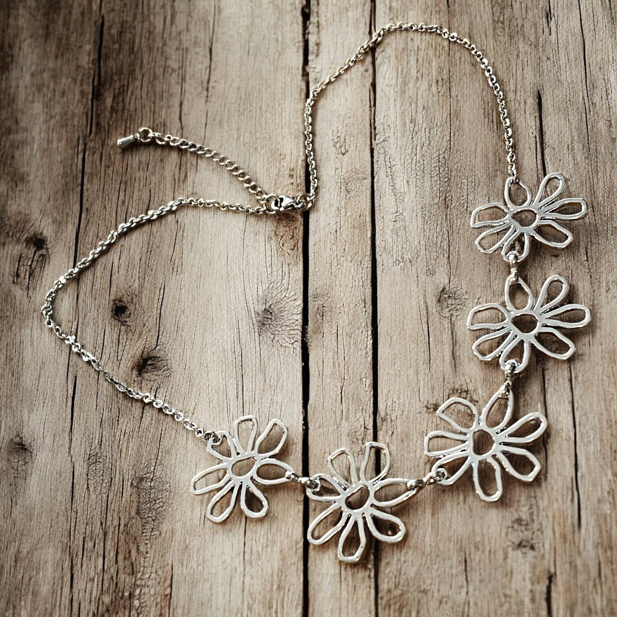 Daisy Flower Bib Necklace - Modern Hustle Marketplace