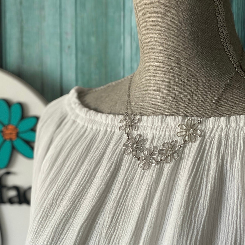 Daisy Flower Bib Necklace - Modern Hustle Marketplace